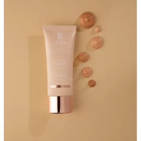 Bionike Defence Color Hydra Glow Fondotinta SPF15 102 - Fondotinta idratante effetto glow - Colore creme - 30 ml