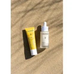 Caudalie Cofanetto Vinoperfect Siero Antimacchie da 30 ml + Vinosun Protect Fluido Solare Viso SPF50+ 20 ml
