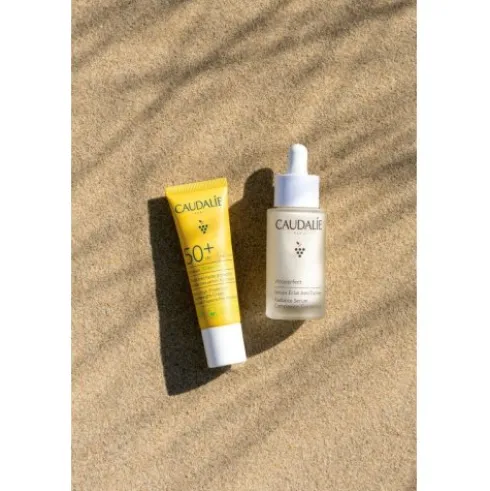 Caudalie Cofanetto Vinoperfect Siero Antimacchie da 30 ml + Vinosun Protect Fluido Solare Viso SPF50+ 20 ml