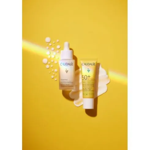 Caudalie Cofanetto Vinoperfect Siero Antimacchie da 30 ml + Vinosun Protect Fluido Solare Viso SPF50+ 20 ml
