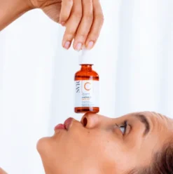 SVR Ampoule Anti-Ox Alla Vitamina C - Concentrato antirughe anti-ossidante e illuminante - 30 ml